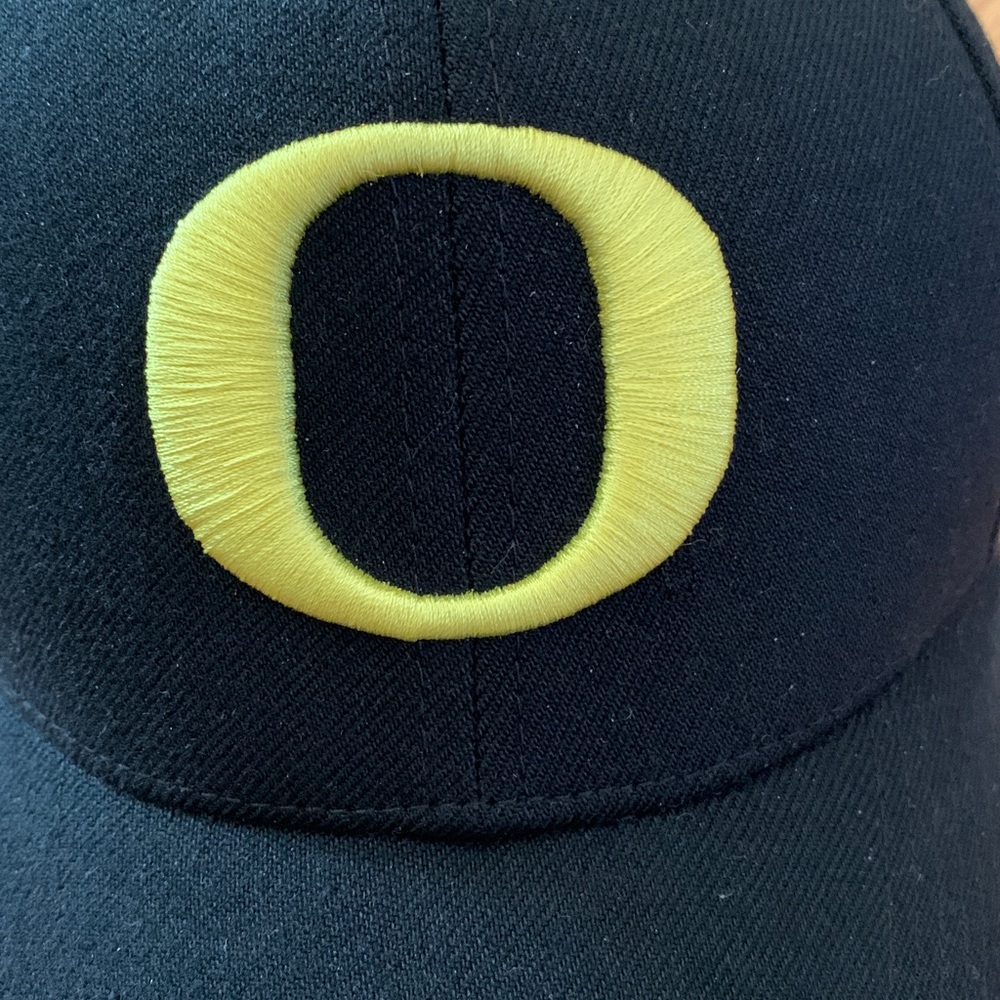 Oregon Ducks hat - Picture 2 of 8